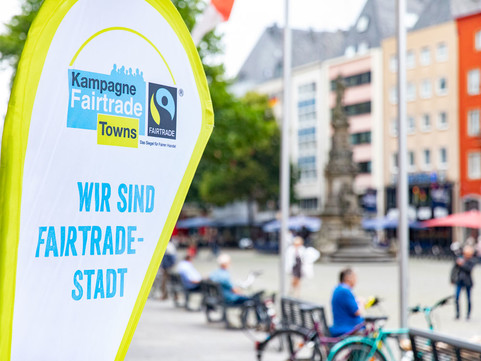 Fahne "Wir sind Fairtrade-Stadt" (Bild: Jakub Kaliszewski)