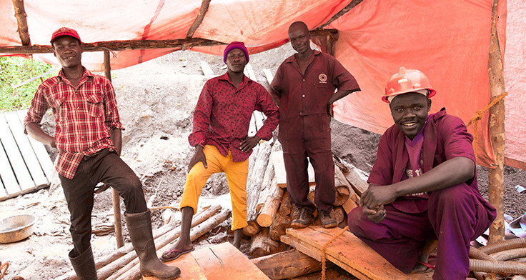 Arbeiter der Goldmine SAMA in Uganda