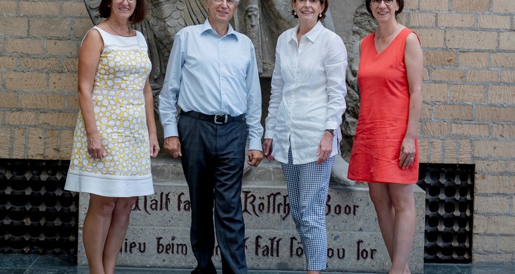Kölns OB Henriete Reker (2.v.r.) mit Dieter Overath (2.v.l.) und den Fairtrade-Vorständinnen Claudia Brück (l.) und Katja Carson (r.). Foto: Fairtrade/Gülten Hamidanoglu 